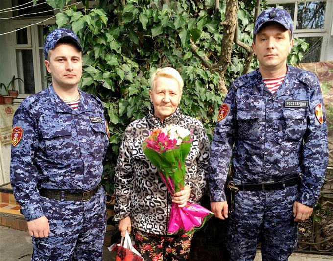В канун 8 марта военнослужащие и сотрудники Южного округа Росгвардии встретились с матерями и вдовами погибших боевых товарищей