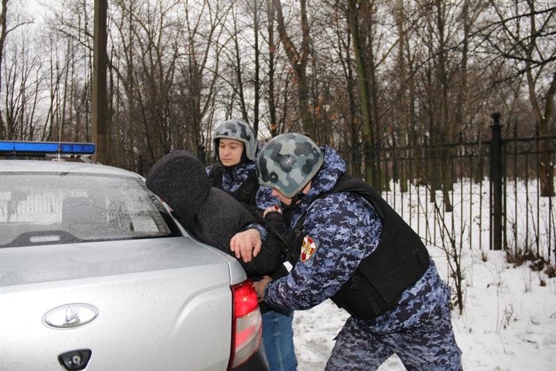Сотрудниками Росгвардии в Санкт-Петербурге задержан подозреваемый в нападении на женщину-таксиста