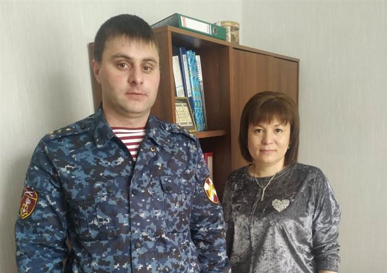 Росгвардейцы Карачаево-Черкесии навестили вдов погибших сослуживцев