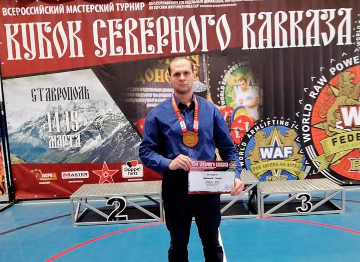 Сотрудник Центра спецназначения вневедомственной охраны одержал победу на Кубке Северного Кавказа по пауэрлифтингу