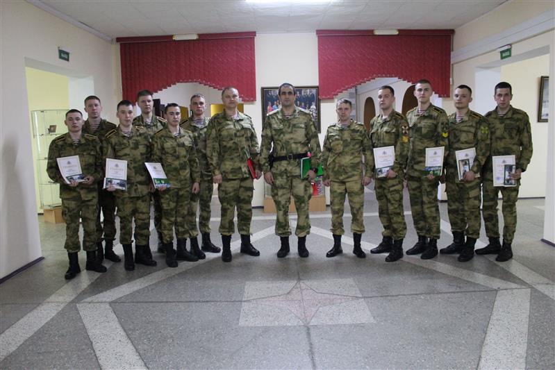 Завершилась войсковая стажировка курсантов Росгвардии в Чеченской Республике
