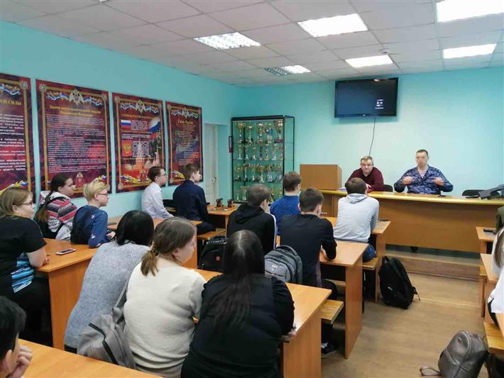 В Уральском округе росгвардейцы в преддверии профессионального праздника открыли цикл тематических встреч со школьниками