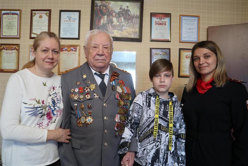 Сотрудники Управления Росгвардии по Красноярскому краю навестили ветерана Великой Отечественной войны