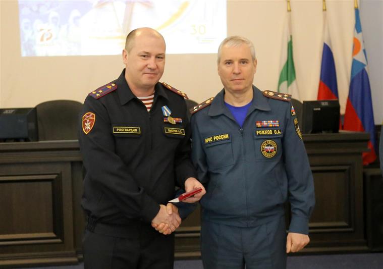 Начальник зауральского управления Росгвардии награжден медалью МЧС России «За содружество во имя спасения»