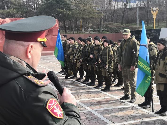 Калмыцкие росгвардейцы почтили память псковских десантников