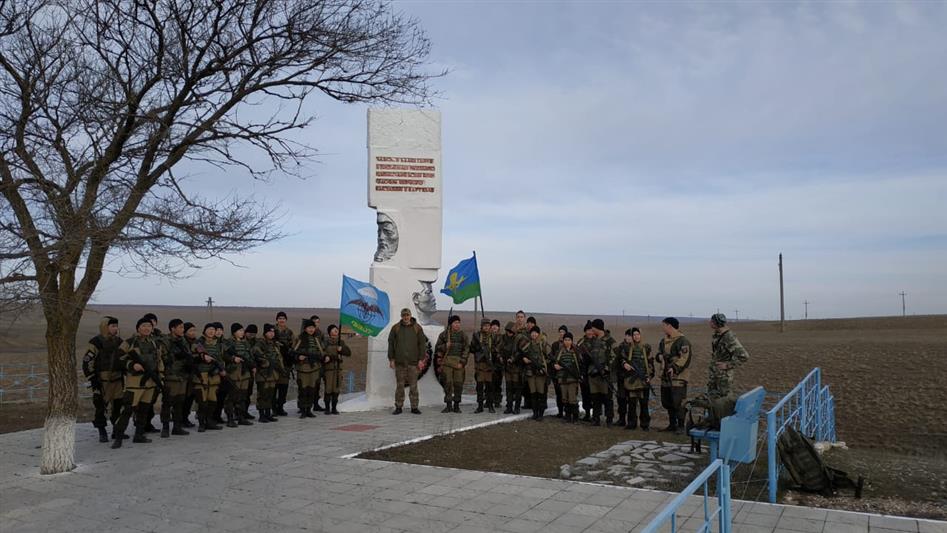 Калмыцкие росгвардейцы почтили память псковских десантников