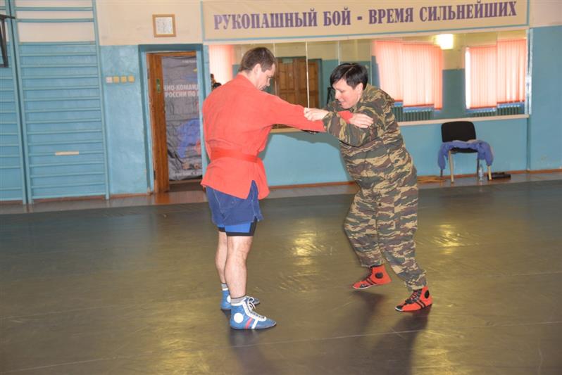 На Урале росгвардейцы поздравляют с наступающим праздником коллег-женщин (фото, видео)