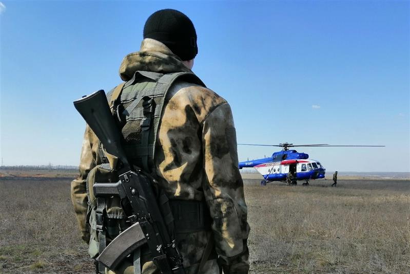 Сотрудники ростовского ОМОН отработали элементы десантно-штурмовой подготовки