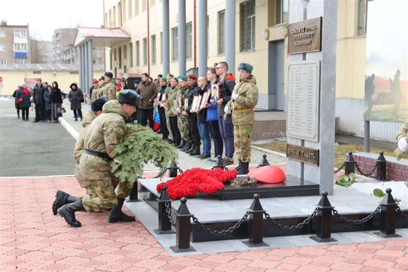В отряде спецназа «Урал» почтили память погибших военнослужащих