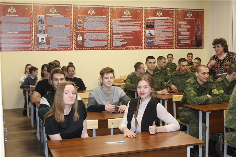 Военнослужащие авиационного полка Росгвардии рассказали нижегородским школьникам о генерале армии Вячеславе Тихомирове
