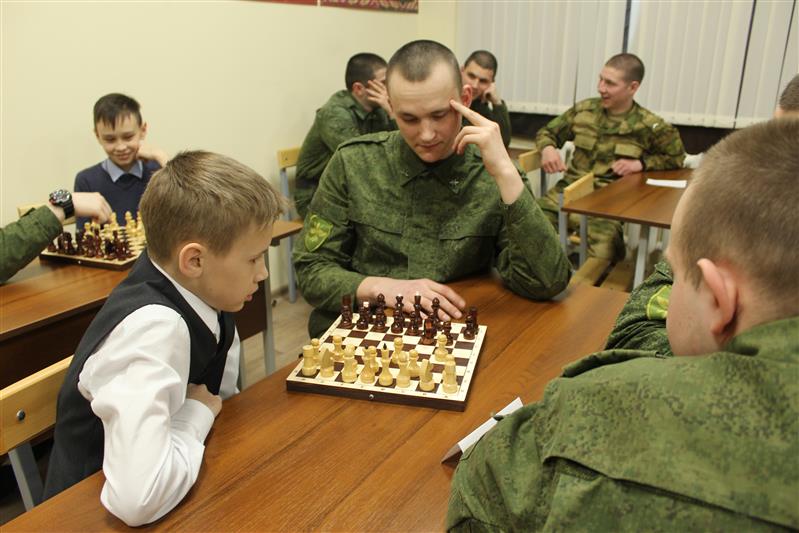 Военнослужащие авиационного полка Росгвардии рассказали нижегородским школьникам о генерале армии Вячеславе Тихомирове
