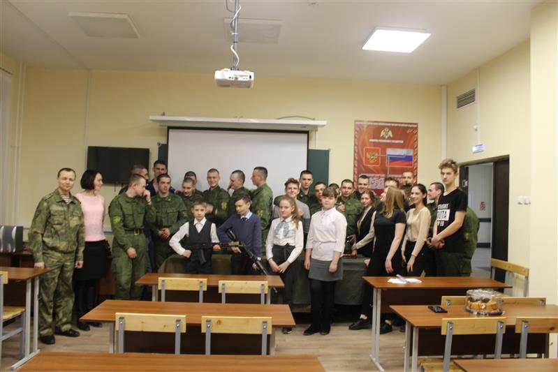 Военнослужащие авиационного полка Росгвардии рассказали нижегородским школьникам о генерале армии Вячеславе Тихомирове