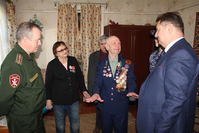 В Ростове-на-Дону представители Росгвардии приняли участие в церемонии вручения юбилейной медали ветерану войны