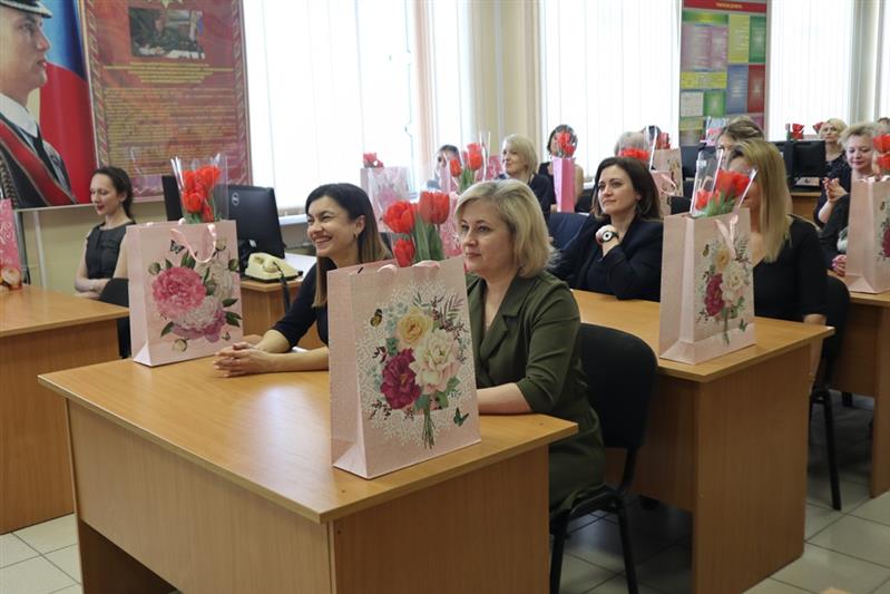 В Уральском округе Росгвардии проходят мероприятия в рамках празднования Международного женского дня 