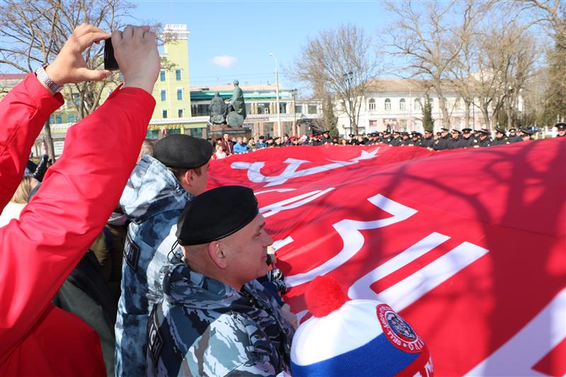 Росгвардейцы присоединились к международной патриотической акции «Сад Памяти», стартовавшей в Керчи