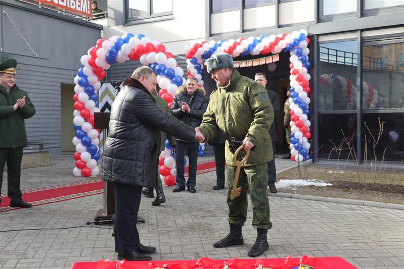 В Ленинградской области военнослужащим Северо-Западного округа Росгвардии вручили ключи от новых квартир