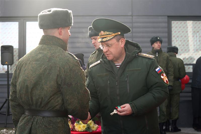 В Ленинградской области военнослужащим Северо-Западного округа Росгвардии вручили ключи от новых квартир