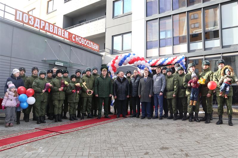 В Ленинградской области военнослужащим Северо-Западного округа Росгвардии вручили ключи от новых квартир