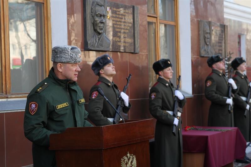 Военнослужащие и сотрудники Восточного округа Росгвардии почтили память погибших боевых товарищей
