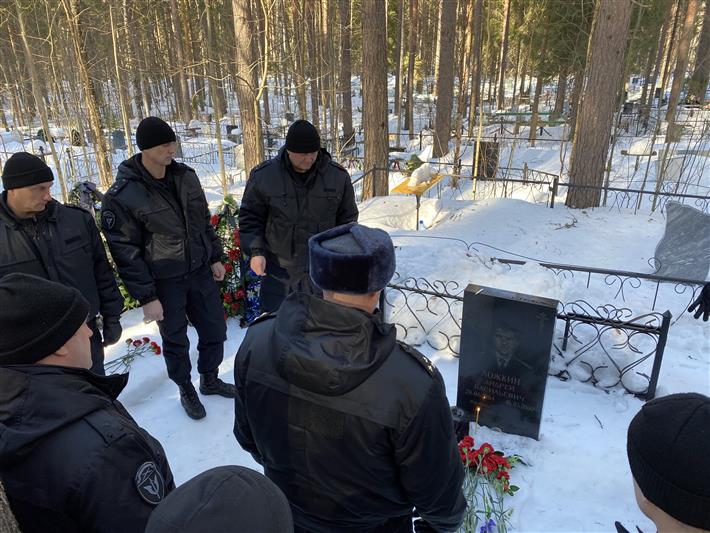 Сотрудники сыктывкарского ОМОН почтили память погибшего бойца отряда