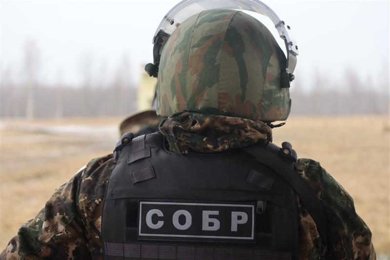 Сотрудники петербургского СОБР оказали содействие полиции в задержании подозреваемого в сбыте фальшивых купюр