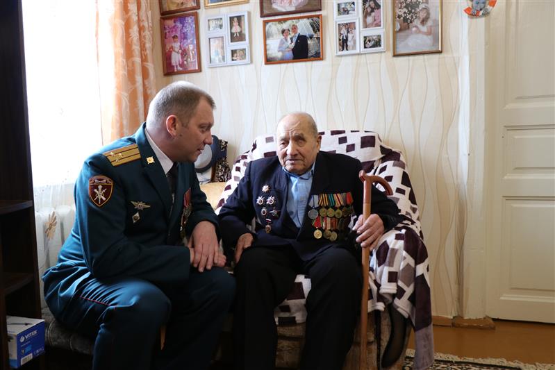 Калужские росгвардейцы встретились с ветераном Великой Отечественной войны