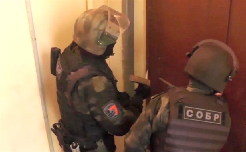 Офицеры петербургского СОБР оказали поддержку в задержании подозреваемых в похищении человека