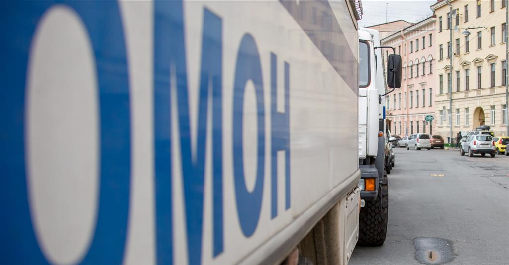 Петербургский ОМОН оказал содействие полиции при проведении мероприятия против незаконной миграции