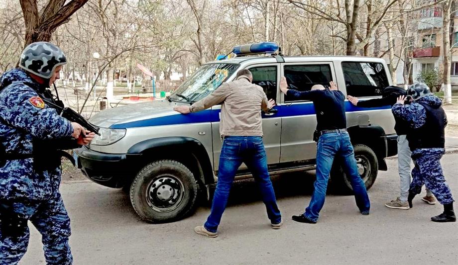 Нарядом вневедомственной охраны Росгвардии в Крыму задержаны подозреваемые в незаконной перевозке наркотиков
