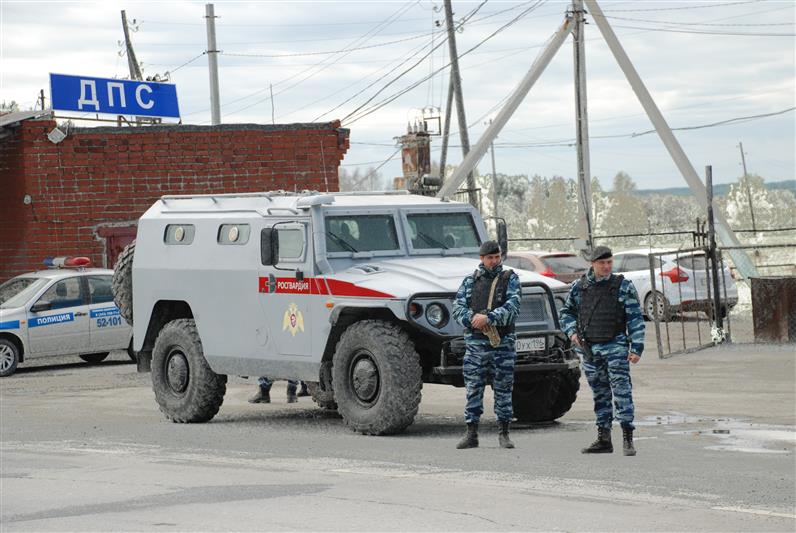 При содействии Росгвардии в Екатеринбурге задержаны предполагаемые сбытчики наркотиков в особо крупном размере
