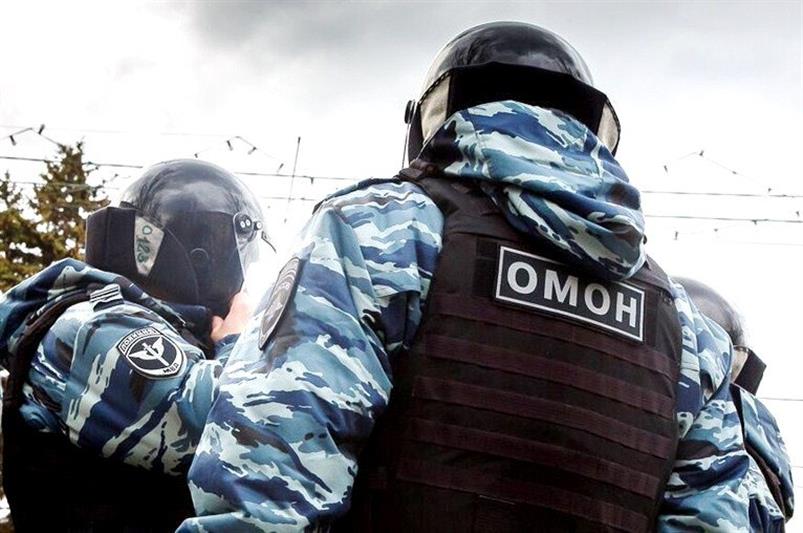  Сотрудники волгоградского ОМОН Росгвардии задержали за незаконную трудовую деятельность группу мигрантов