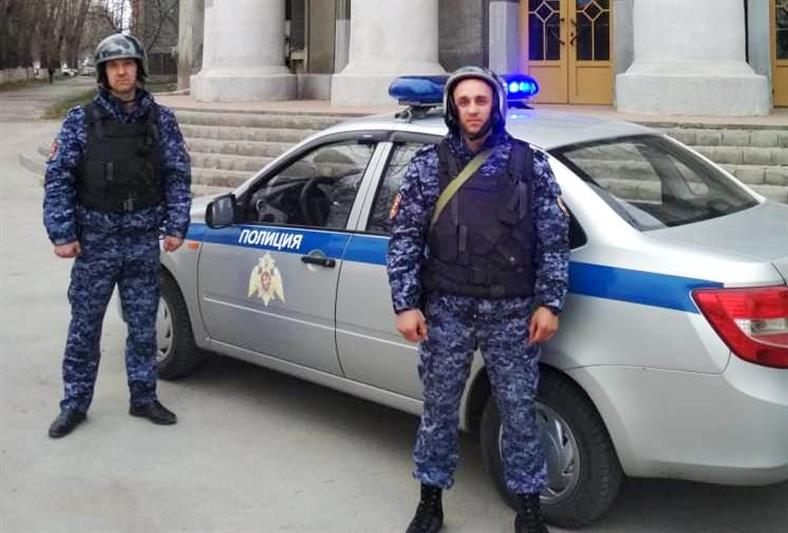 В Таганроге сотрудники Росгвардии задержали мужчину, напавшего с ножом на свою супругу