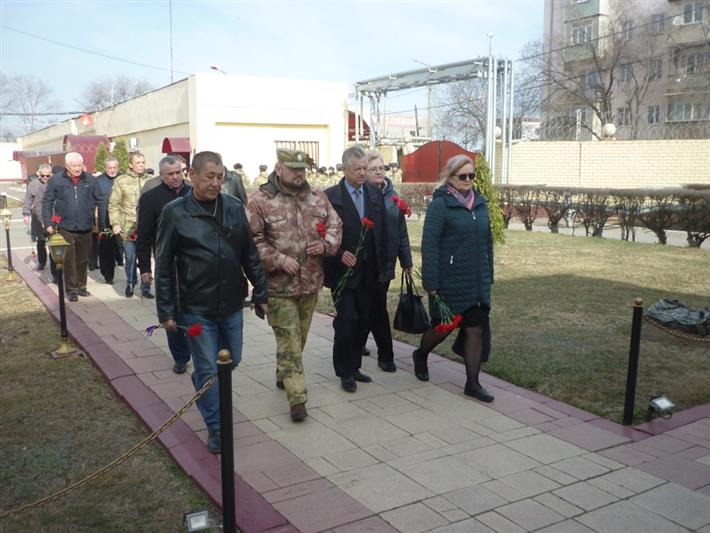 Военнослужащие астраханского батальона Росгвардии почтили память павших боевых товарищей