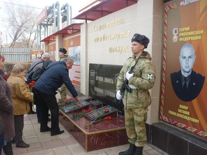 Военнослужащие астраханского батальона Росгвардии почтили память павших боевых товарищей