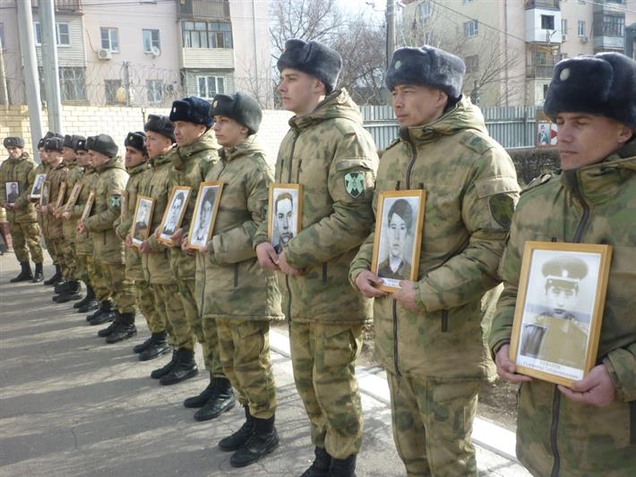 Военнослужащие астраханского батальона Росгвардии почтили память павших боевых товарищей