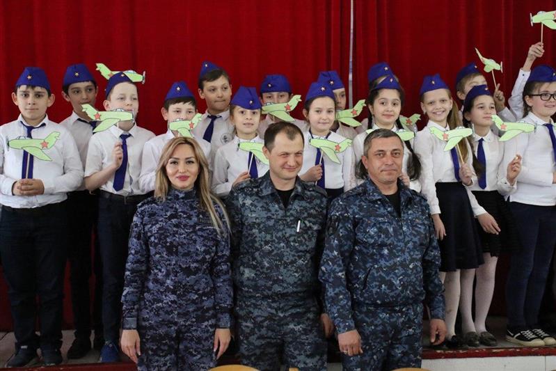 На Северном Кавказе росгвардейцы проводят тематические мероприятия для школьников