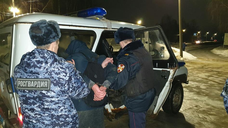 Кировские росгвардейцы задержали подозреваемого в краже денег из церкви