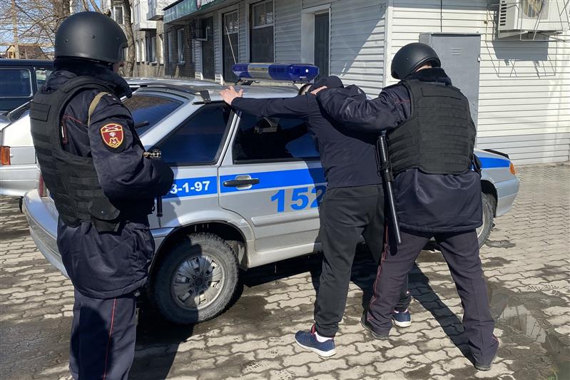 В Алтайском крае сотрудники Росгвардии задержали подозреваемого в серии разбойных нападений