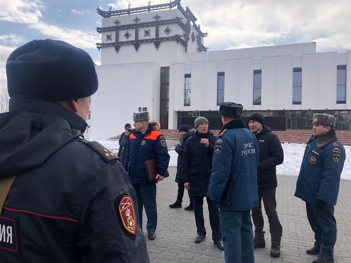 Подразделения Росгвардии приняли участие в смотре готовности сил и средств к паводко- и пожароопасному периодам в Туве