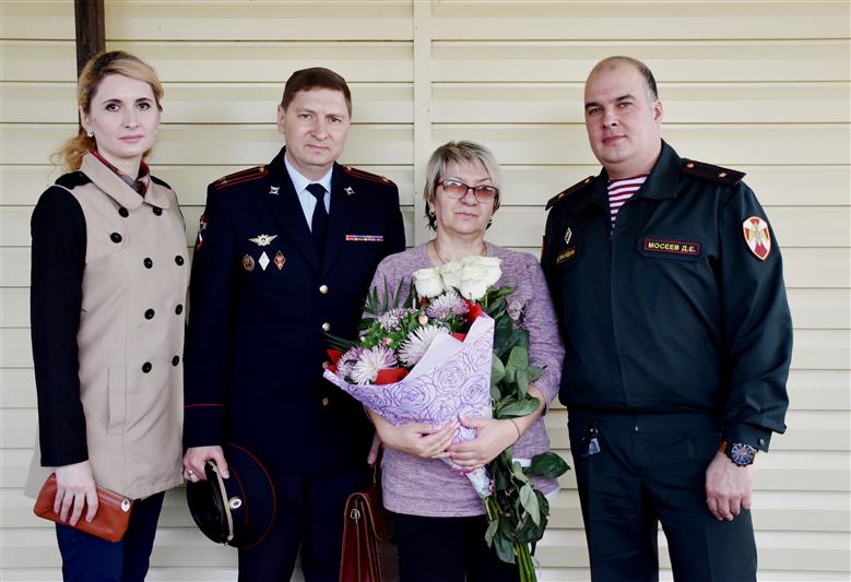 В Адыгее росгвардейцы проведали маму погибшего сослуживца – Героя России прапорщика полиции Артема Гармаша