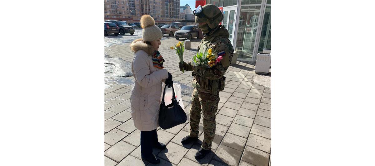 Спецназ хорошего настроения: жительницы Казани получили незабываемые поздравления от росгвардейцев (фото)