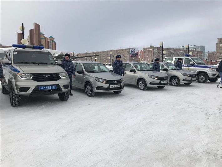 В Новом Уренгое награжден сотрудник Росгвардии за спасение ребенка из горящего дома (видео)