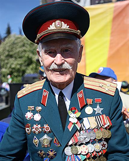 Председатель совета ветеранов омского областного управления Росгвардии принял участие в ведомственной акции «Автограф Победы»