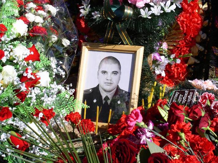Память погибшего офицера СОБР почтили в Архангельске