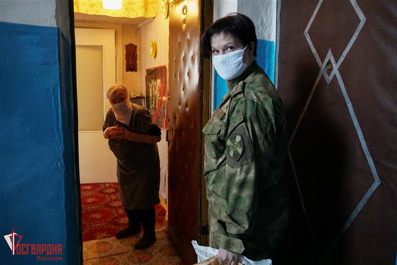 В Воронежской области росгвардейцы оказывают адресную помощь ветеранам, находящимся на самоизоляции 