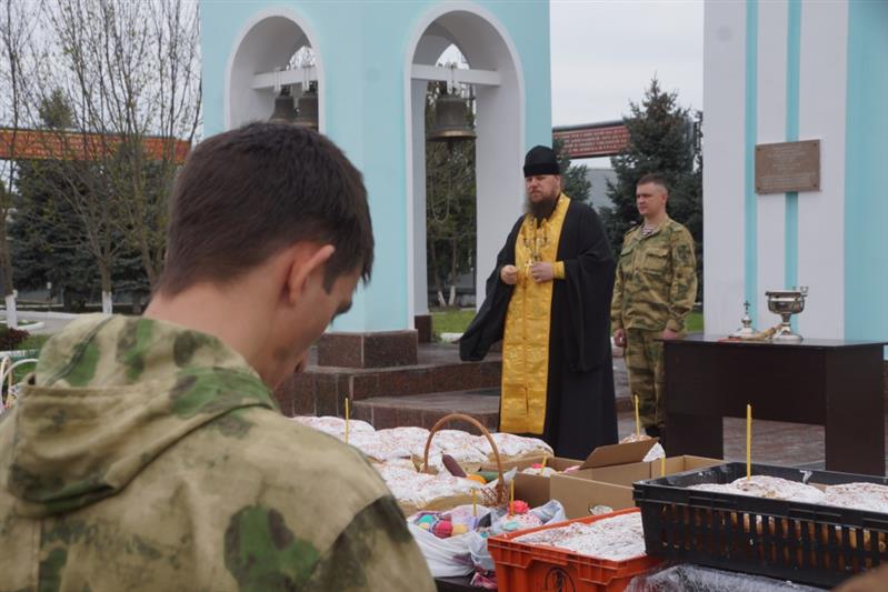 В   Объединенной группировке войск (сил) на Северном Кавказе прошло пасхальное богослужение