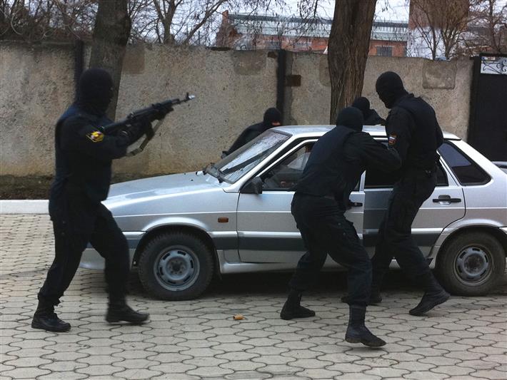  Сотрудники ОМОН на транспорте  из Минеральных вод отметили свое  27-летие