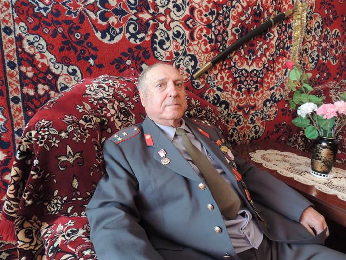 Руководитель калмыцкого управления Росгвардии поздравил ветерана ведомства