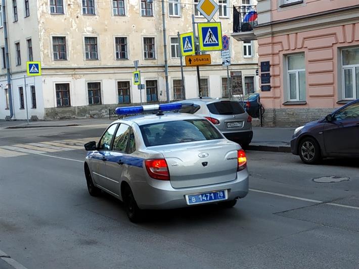 В Санкт-Петербурге росгвардейцы совместно с полицейскими задержали подозреваемого в совершении уголовного преступления