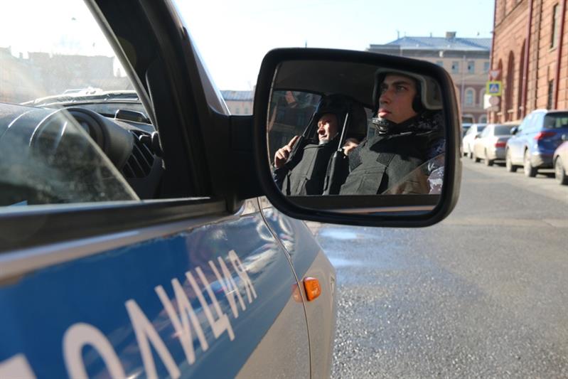 В  Санкт-Петербурге сотрудники вневедомственной охраны задержали подозреваемых в совершении грабежей